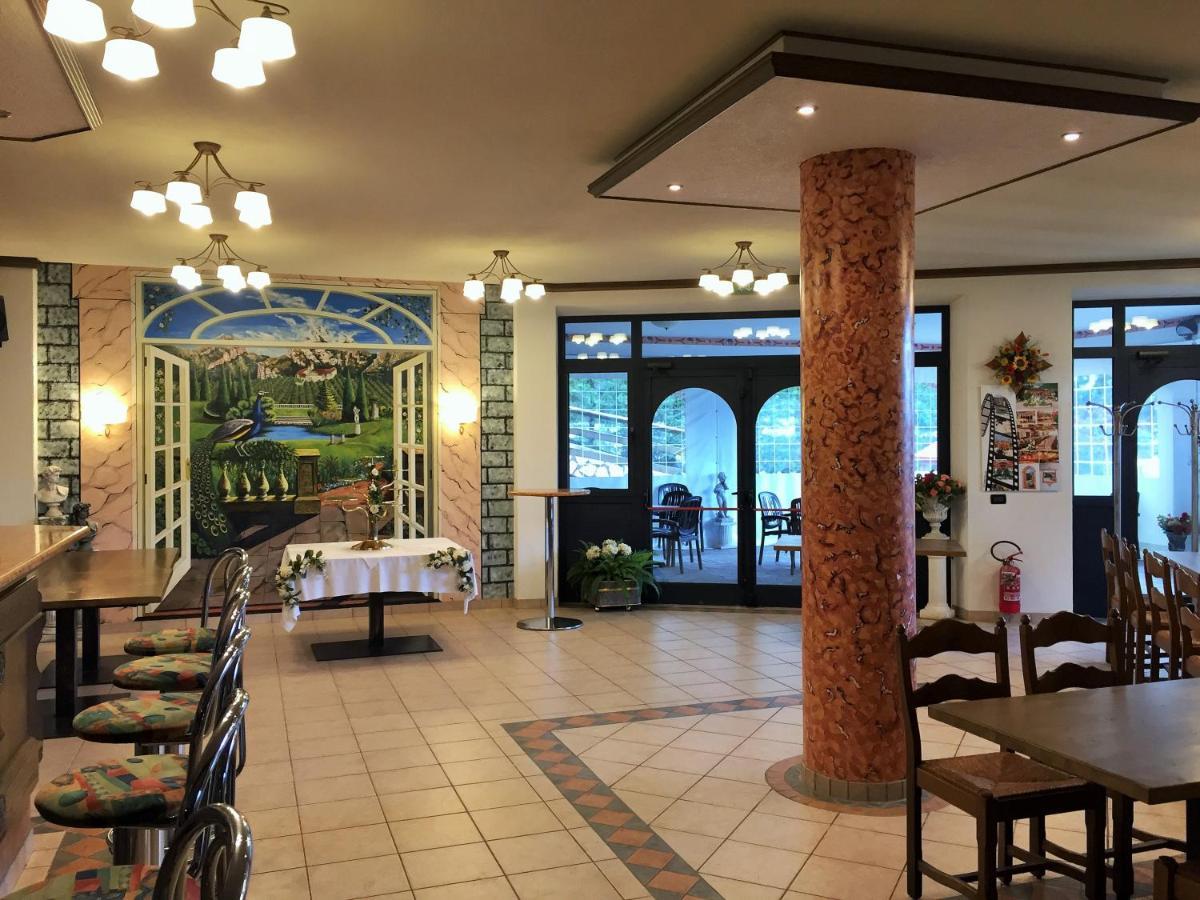 Hotel Ristorante Scoiattolo Sporminore Esterno foto