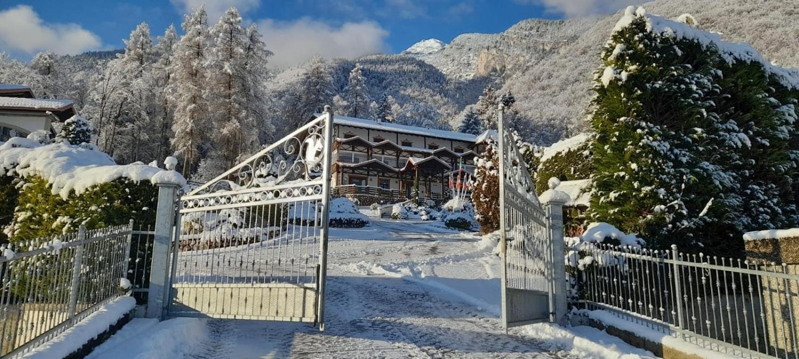 Hotel Ristorante Scoiattolo Sporminore Esterno foto